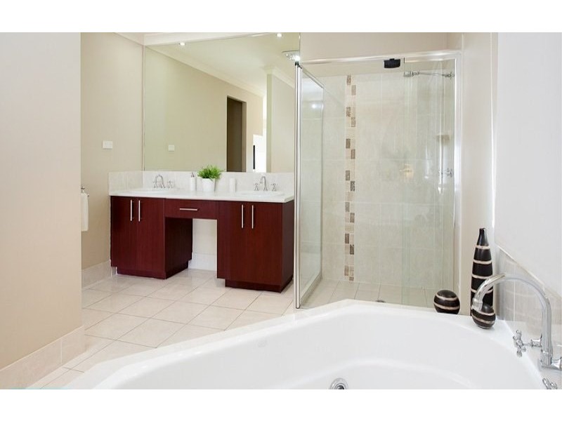 8 Moonbeam Street, Springfield Lakes QLD 4300