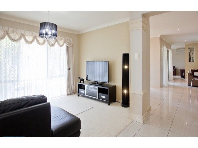 8 Moonbeam Street, Springfield Lakes QLD 4300