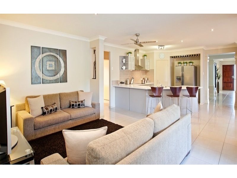 8 Moonbeam Street, Springfield Lakes QLD 4300