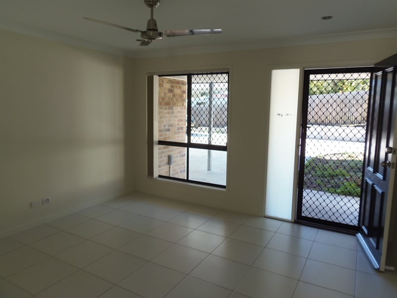 2/21a Willow Road, Redbank Plains QLD 4301