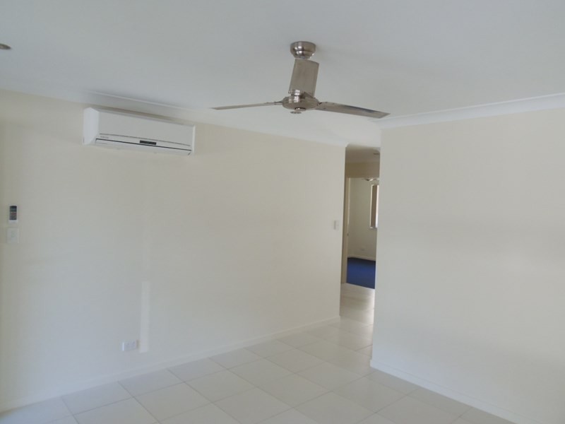 2/21a Willow Road, Redbank Plains QLD 4301