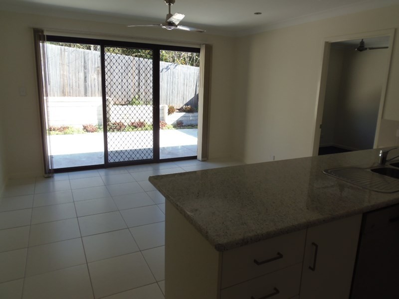 2/21a Willow Road, Redbank Plains QLD 4301