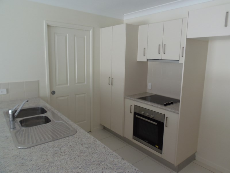 2/21a Willow Road, Redbank Plains QLD 4301
