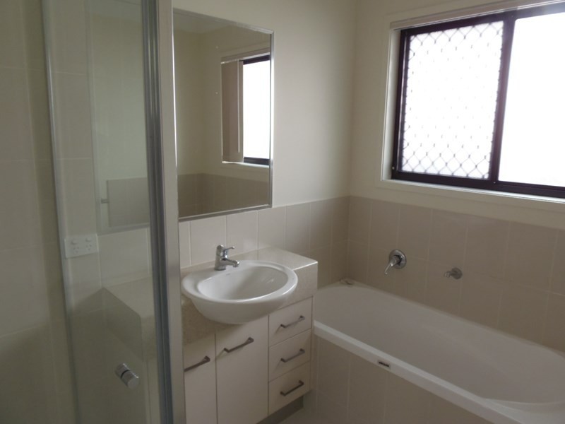 2/21a Willow Road, Redbank Plains QLD 4301