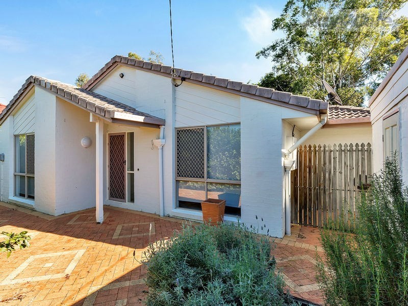 33 Knight Street, Redbank Plains QLD 4301