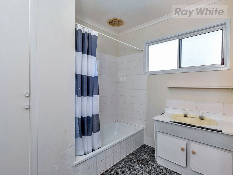 28 Goondoola Street, Redbank Plains QLD 4301