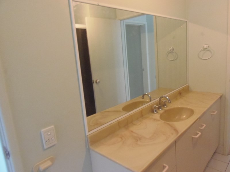 2/236 Redbank Plains Road, Bellbird Park QLD 4300