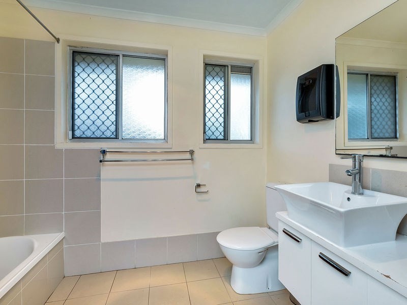 3 Weinholt Crescent, Gailes QLD 4300