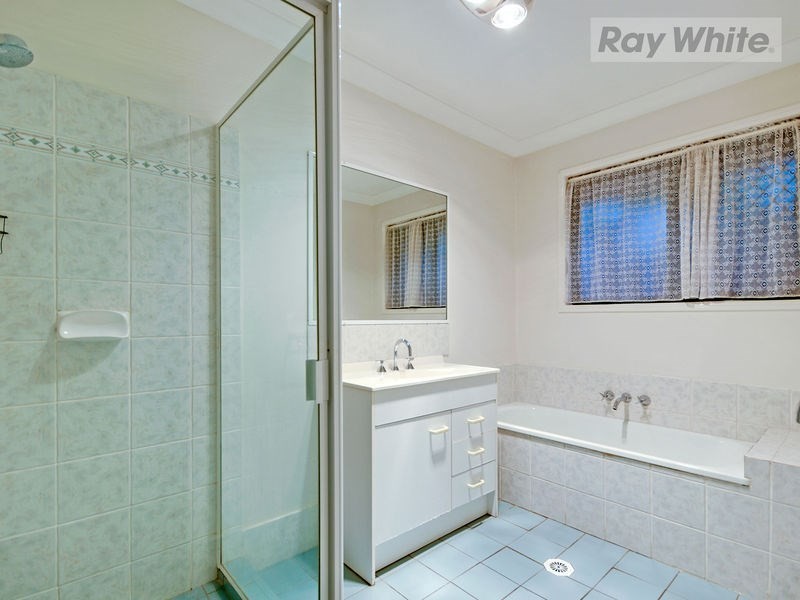 9 Crystal Court, Camira QLD 4300