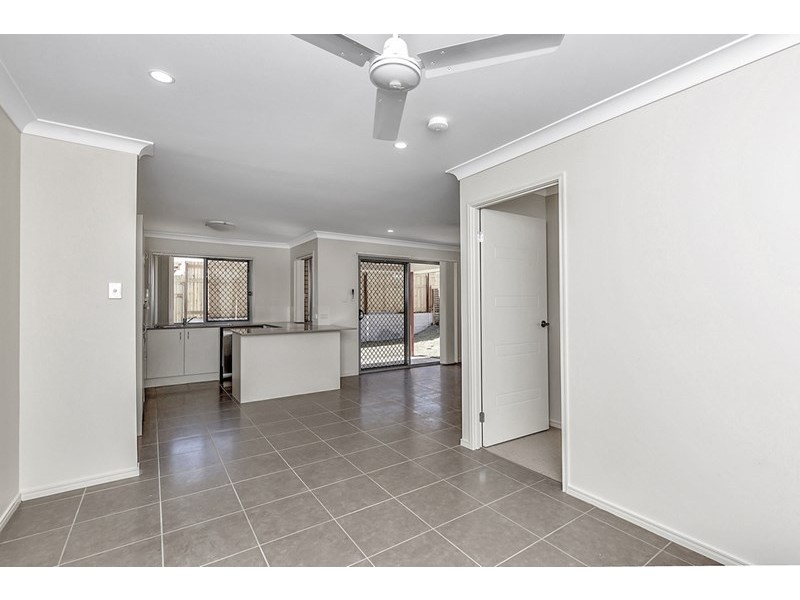 1/71 Cordeaux Crescent, Redbank Plains QLD 4301