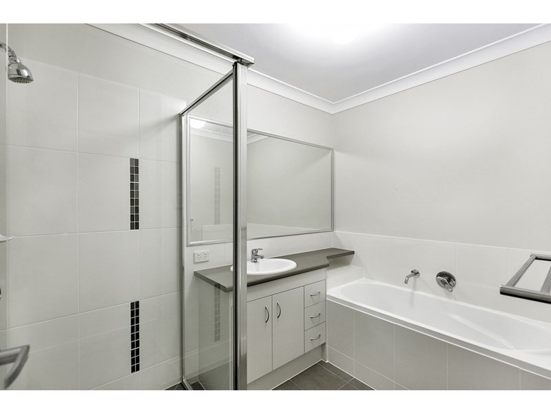 1/71 Cordeaux Crescent, Redbank Plains QLD 4301