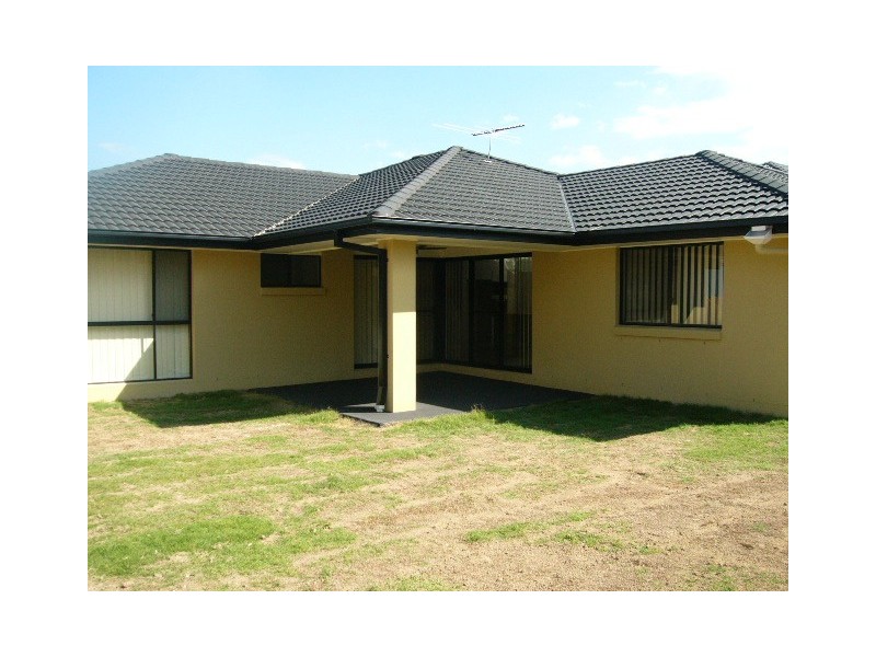 16 Den Otter Drive, Bellbird Park QLD 4300