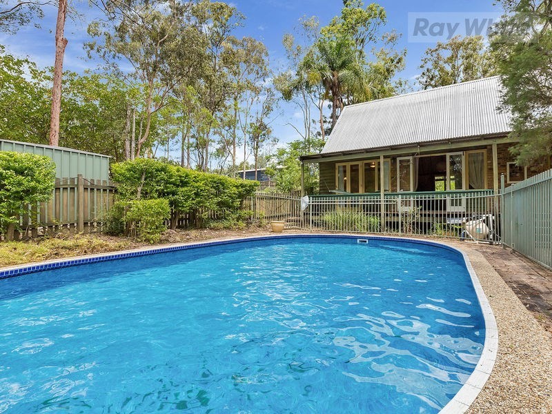 7 Woodlands Avenue, Camira QLD 4300