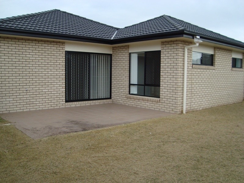 8 Reynolds Close, Redbank Plains QLD 4301