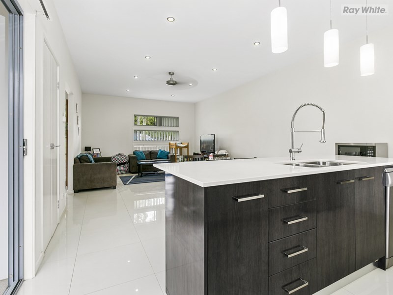 4 Willow Rd West, Redbank Plains QLD 4301