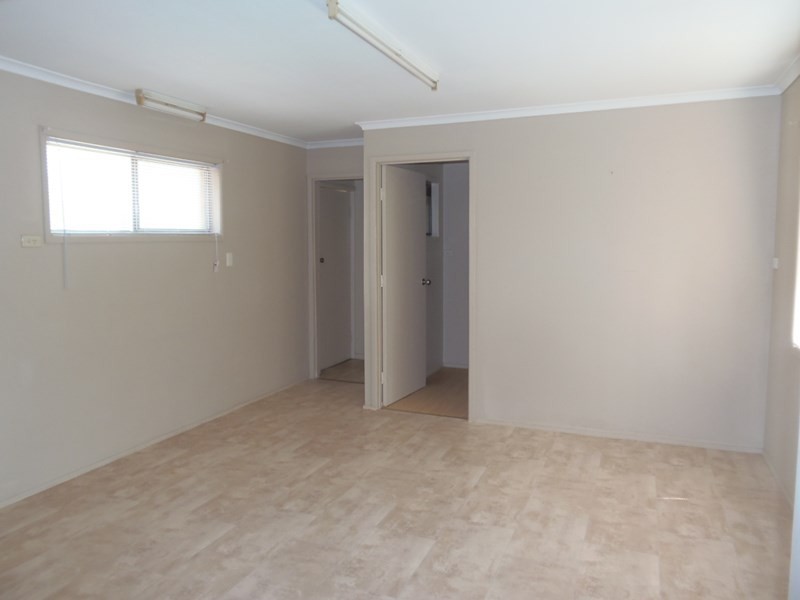 37 Caroline Street, Riverview QLD 4303