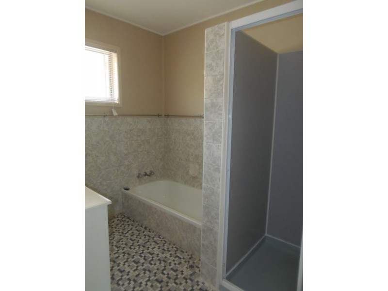 37 Caroline Street, Riverview QLD 4303