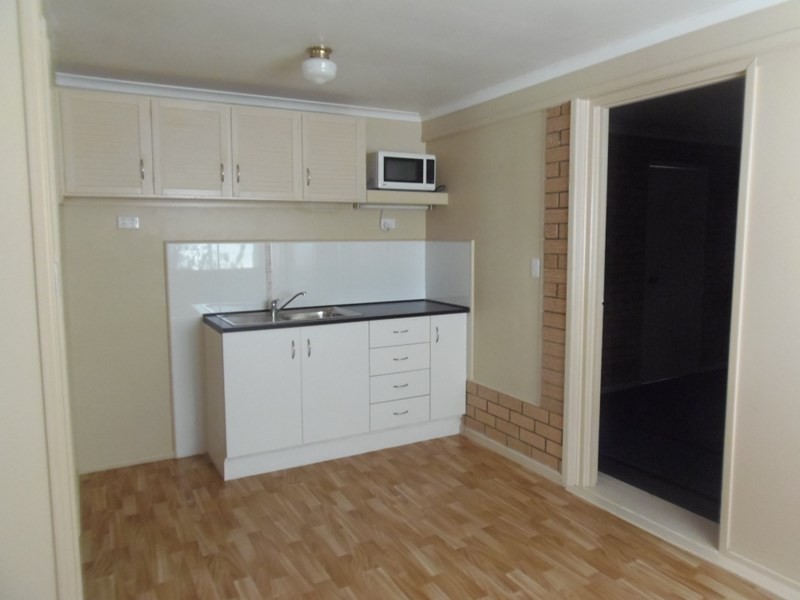 37 Caroline Street, Riverview QLD 4303