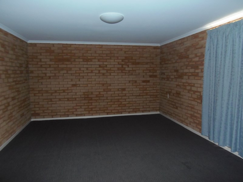 37 Caroline Street, Riverview QLD 4303