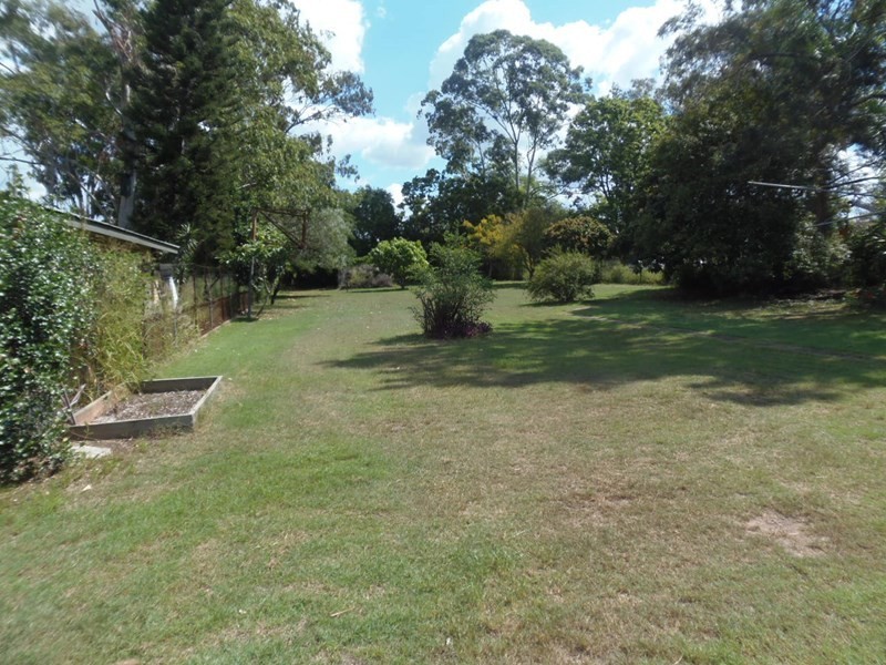 37 Caroline Street, Riverview QLD 4303