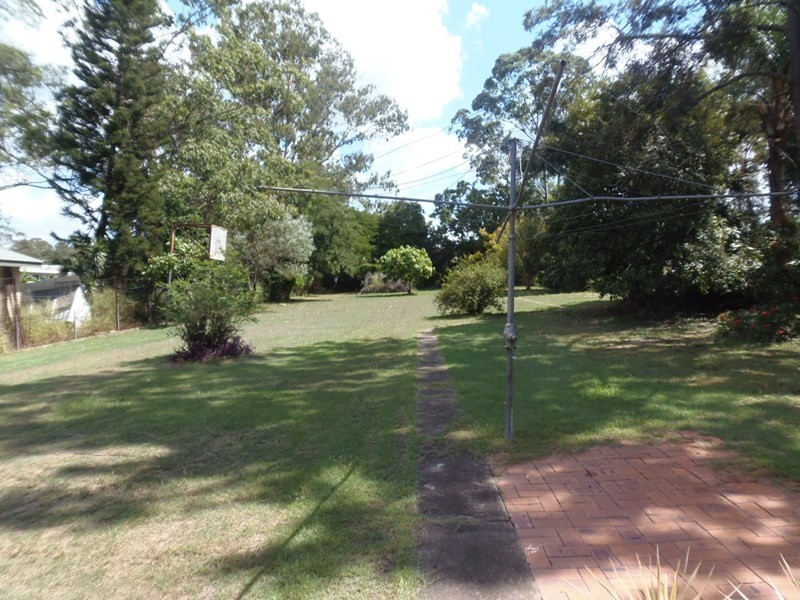 37 Caroline Street, Riverview QLD 4303