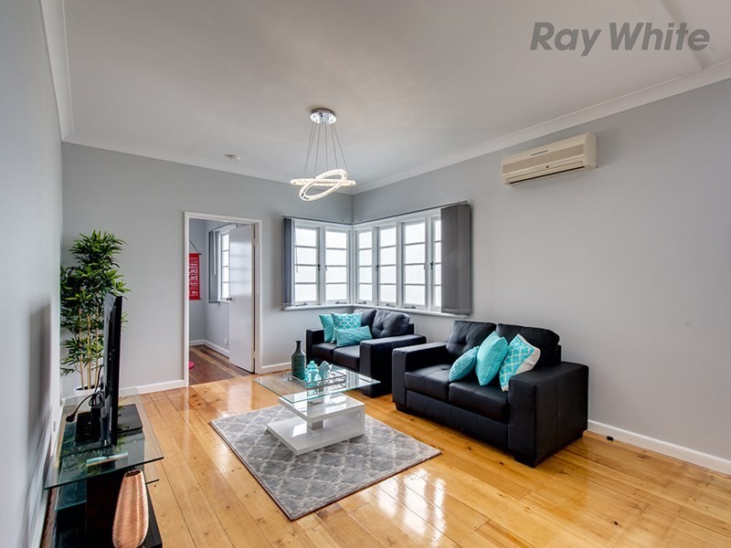 11 Lusitania Street, Newtown QLD 4305