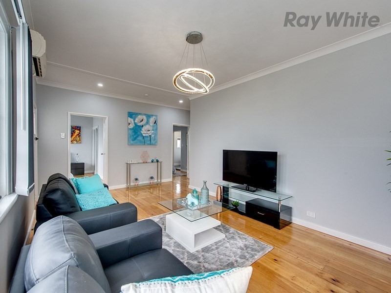 11 Lusitania Street, Newtown QLD 4305