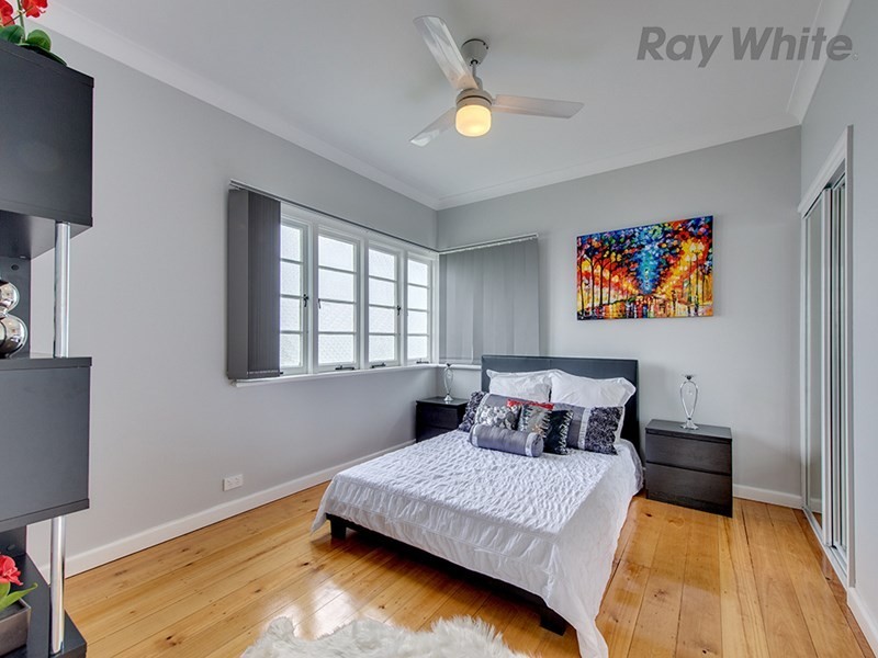 11 Lusitania Street, Newtown QLD 4305