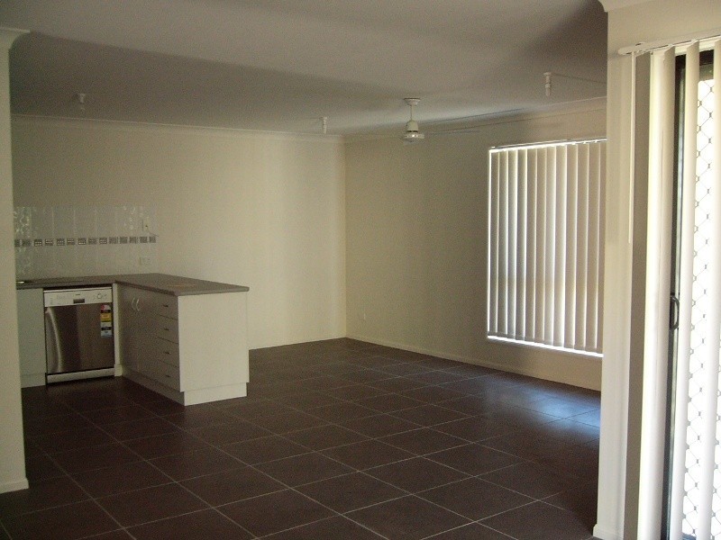2/2 Bonogin Court, Redbank Plains QLD 4301