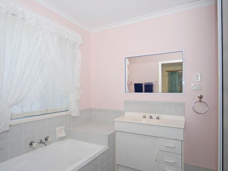 21 Allamanda Drive, Camira QLD 4300