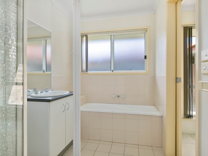 1/6 Mooney Close, Goodna QLD 4300