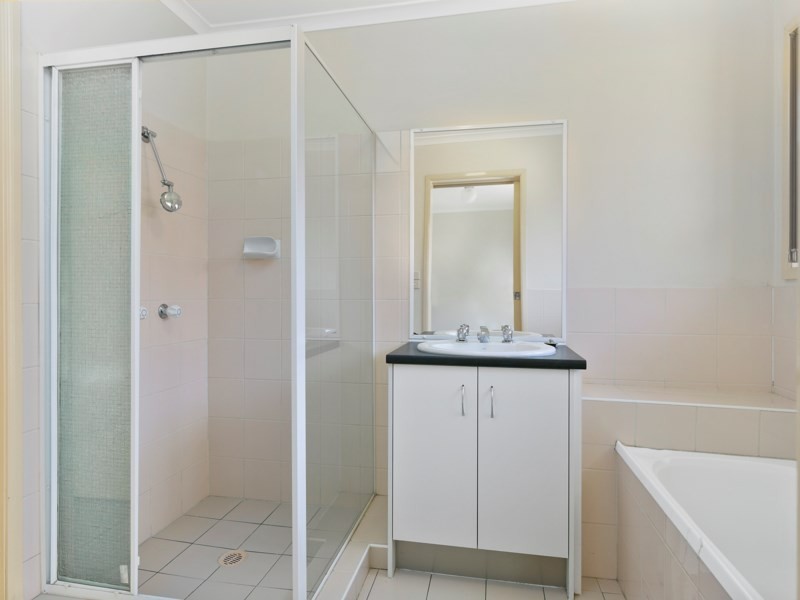 1/6 Mooney Close, Goodna QLD 4300