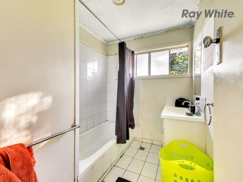 4 Warry Street, Gailes QLD 4300