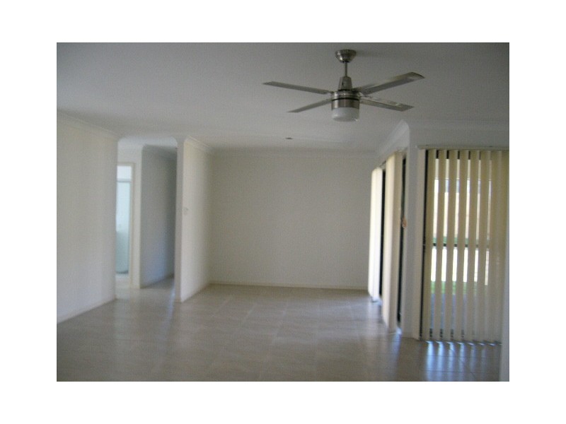 16 Den Otter Drive, Bellbird Park QLD 4300