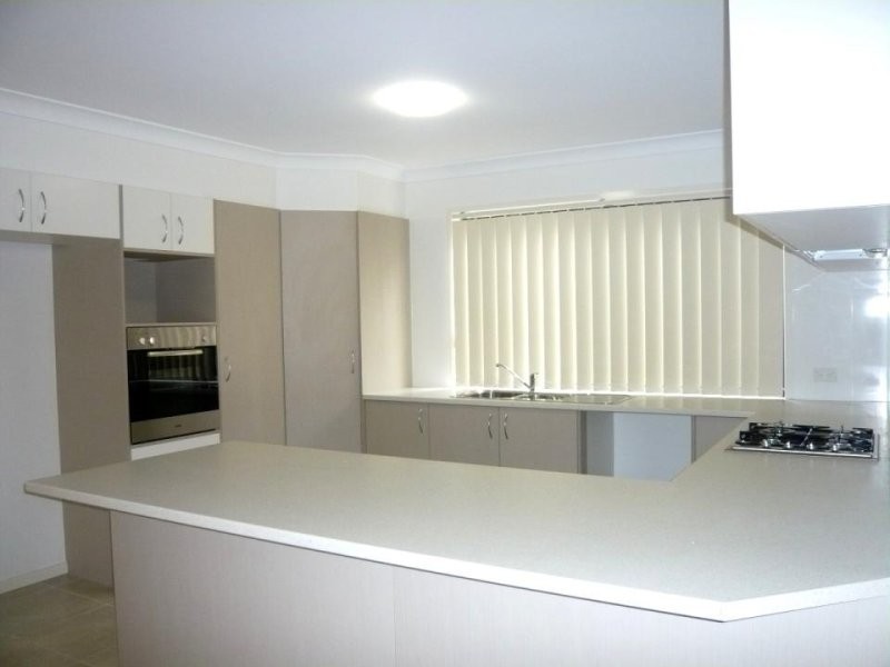 16 Den Otter Drive, Bellbird Park QLD 4300