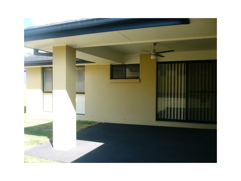 16 Den Otter Drive, Bellbird Park QLD 4300