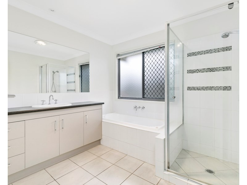 16 Salomon Court, Goodna QLD 4300