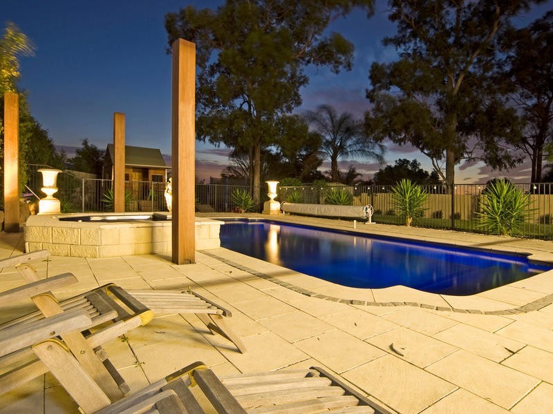 11 Vanessa Court, Camira QLD 4300