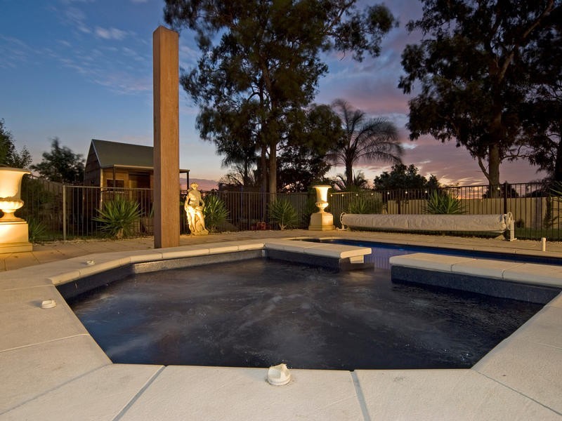 11 Vanessa Court, Camira QLD 4300