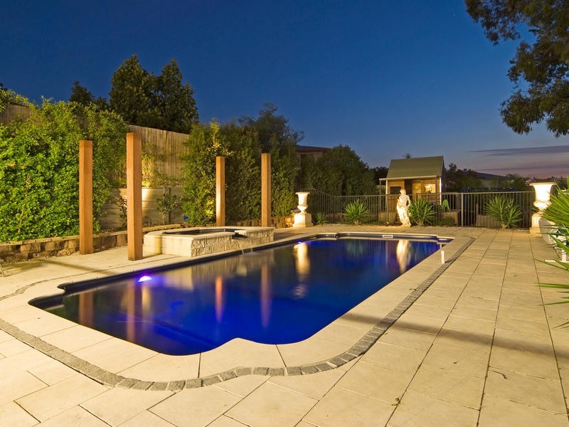 11 Vanessa Court, Camira QLD 4300