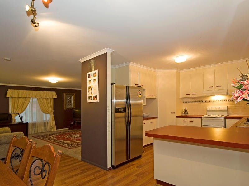 11 Vanessa Court, Camira QLD 4300