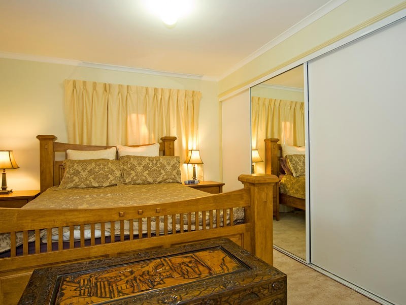 11 Vanessa Court, Camira QLD 4300