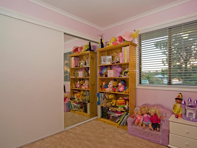 11 Vanessa Court, Camira QLD 4300