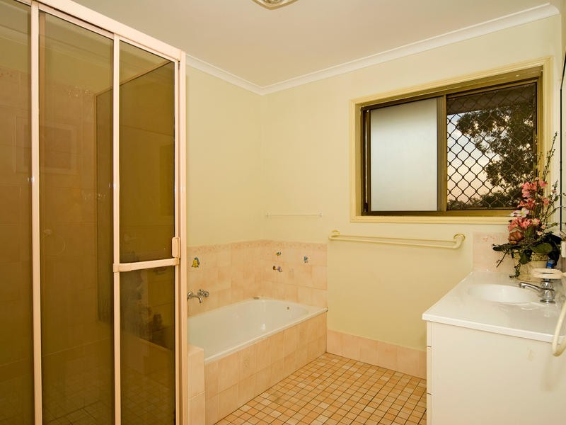 11 Vanessa Court, Camira QLD 4300