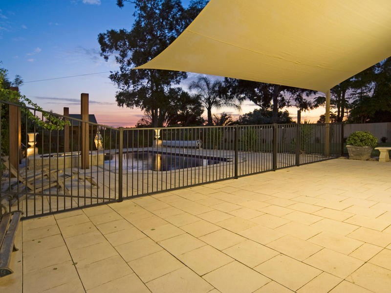 11 Vanessa Court, Camira QLD 4300