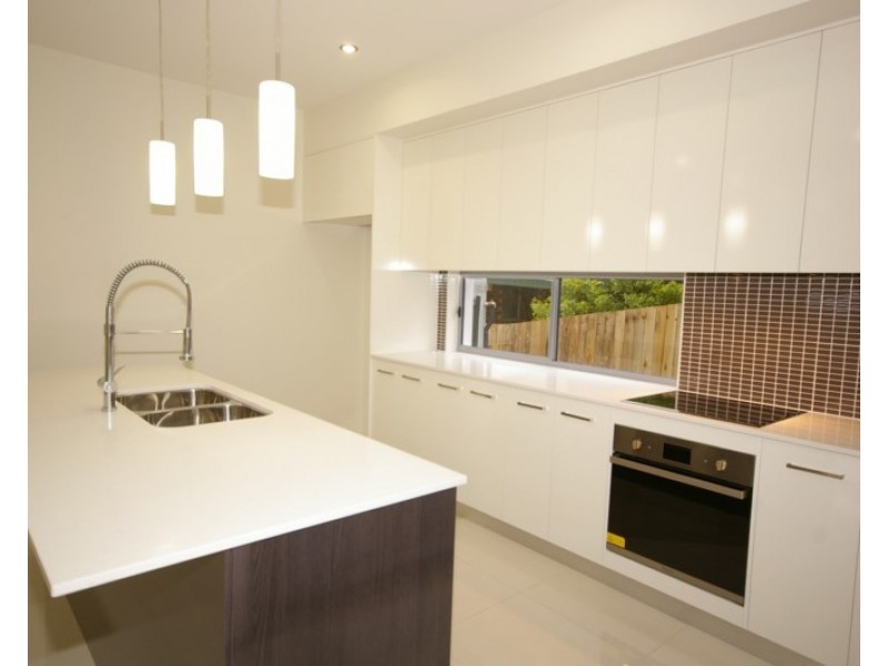 1/4 Willow Road, Redbank Plains QLD 4301