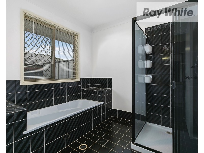 10 Knowles Close, Redbank Plains QLD 4301