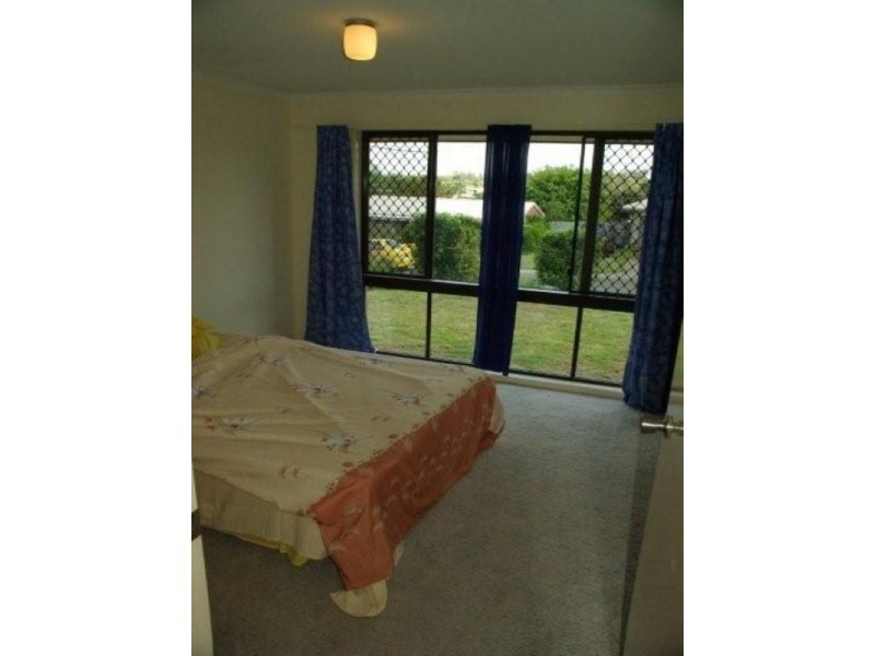 5 Knowles Close, Redbank Plains QLD 4301