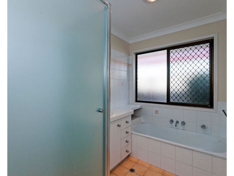 5 HIGHBURY Drive, Redbank Plains QLD 4301