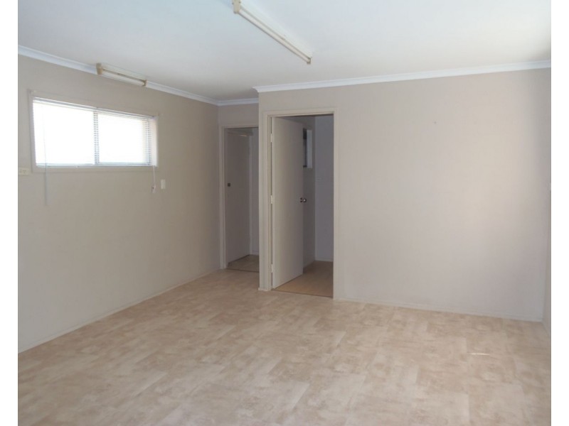 37 Caroline Street, Riverview QLD 4303